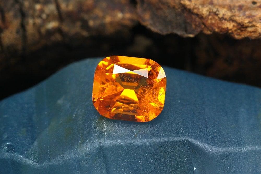 Top view photo of clinohumite 0.74 ct