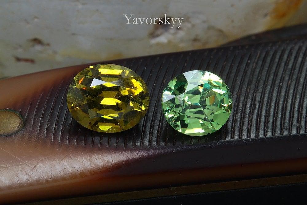 Demantoid 0.69 cts / 2 pcs - Yavorskyy