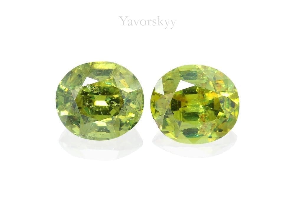 Top view photo of demantoid pair 2.28 cts oval 
