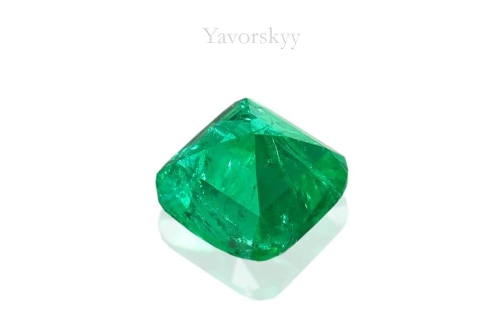 A picture of green emerald 0.13 ct back side