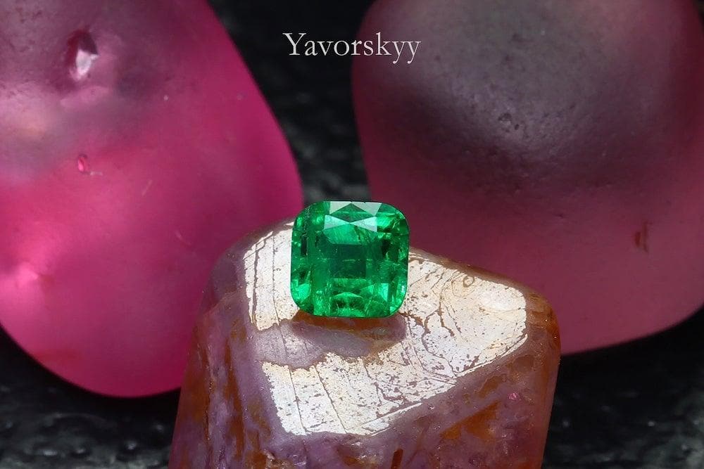 A photo of Emerald 0.13 ct front view