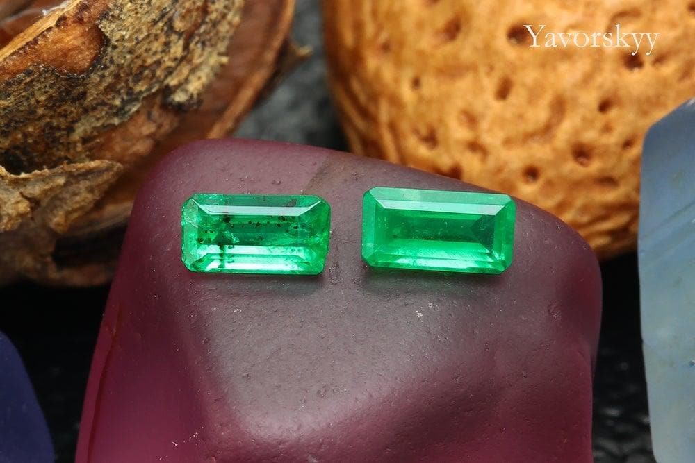 Front view photo of cushion green emerald 0.27 ct matched pair