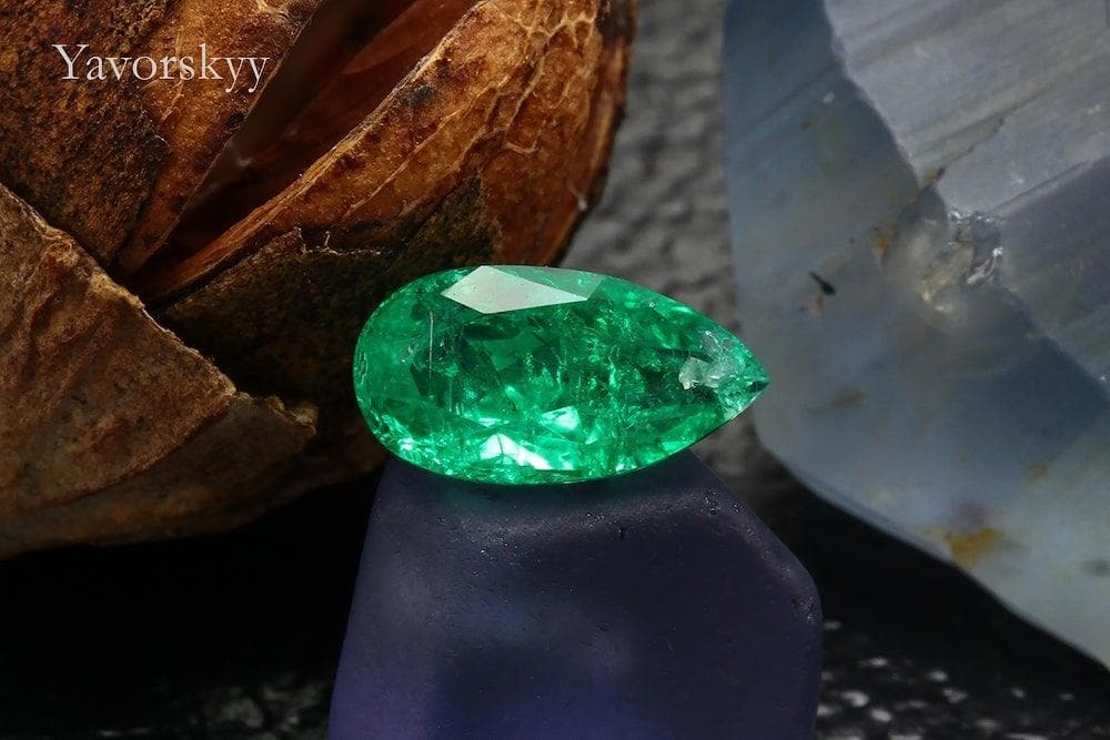 Pretty green emerald 0.84 carat photo