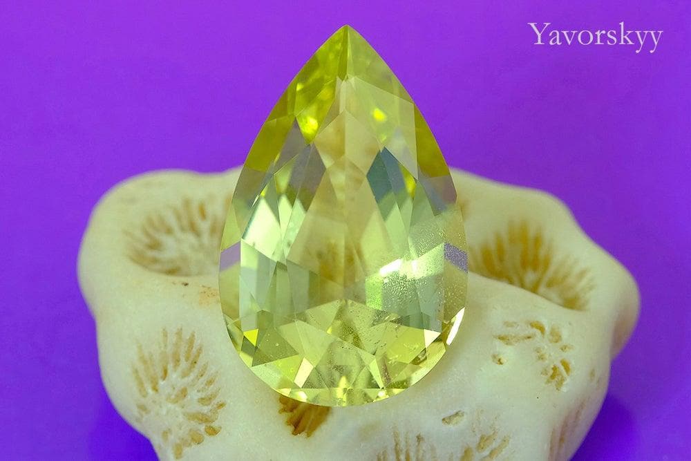 Pear shape green beryl 7.95 cts top view photo