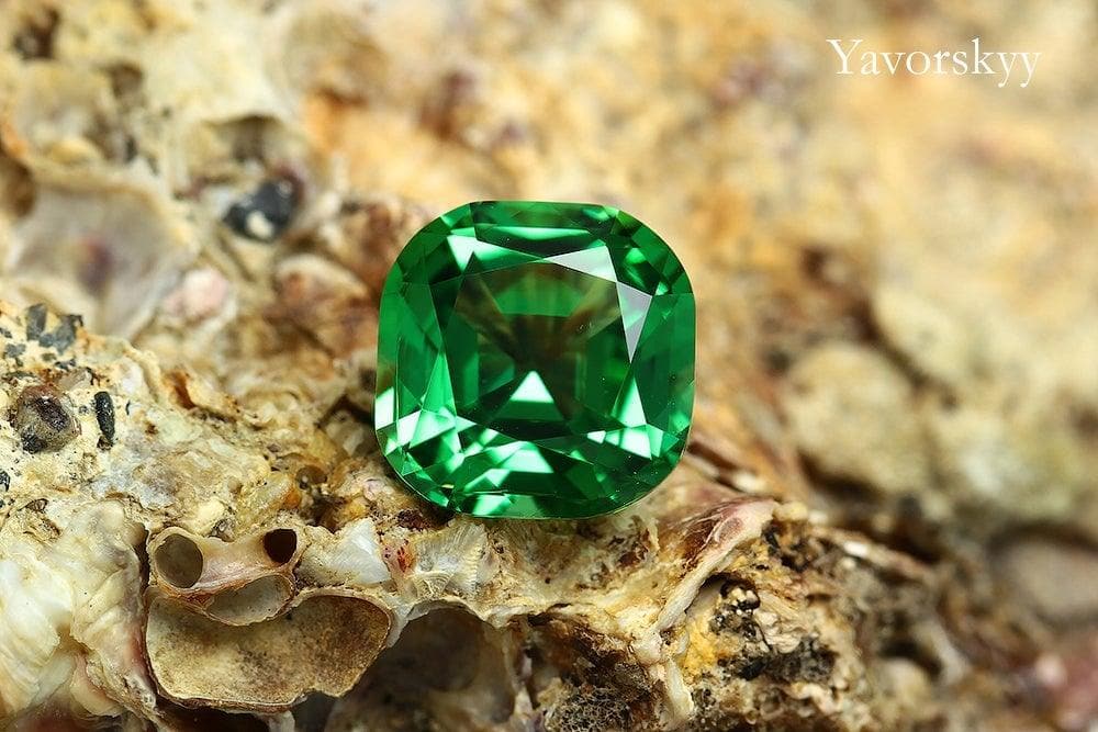 2.58 carats green tourmaline top view picture
