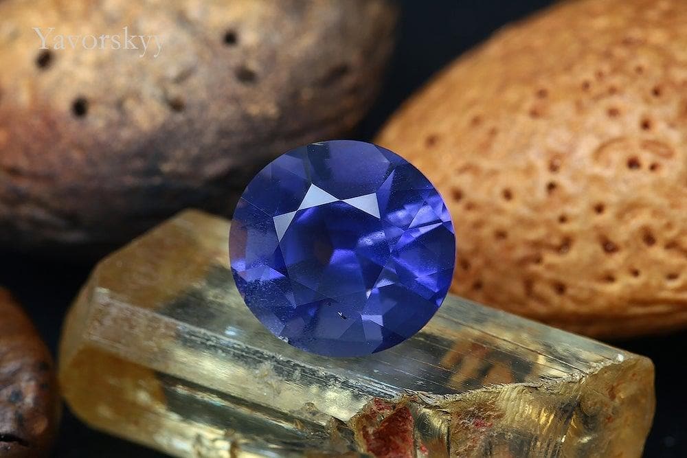 2.77 cts iolite round cut image