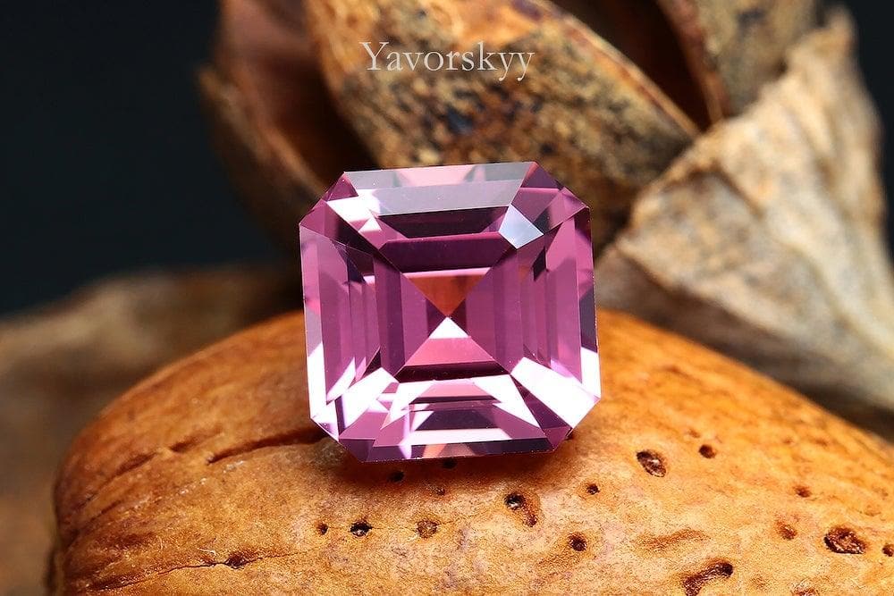 3.13 cts pink spinel octagonal shape front view photo