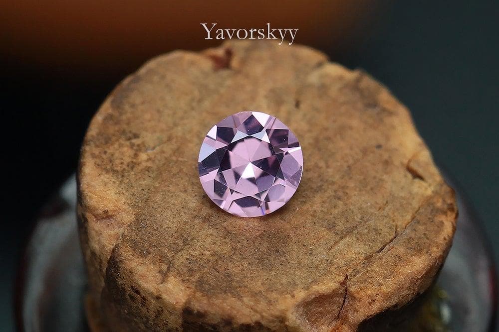 A photo of 0.12 ct pink spinel 
