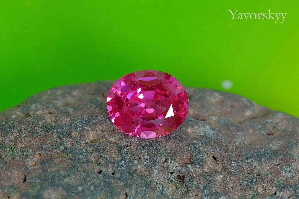 1.7 cts red spinel oval shape front view photo
