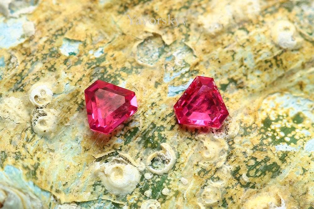 Red spinel colors
