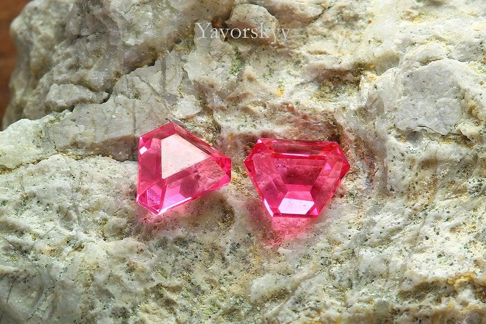Pinkish-Red Spinel 0.27 ct / 2 pcs - Yavorskyy