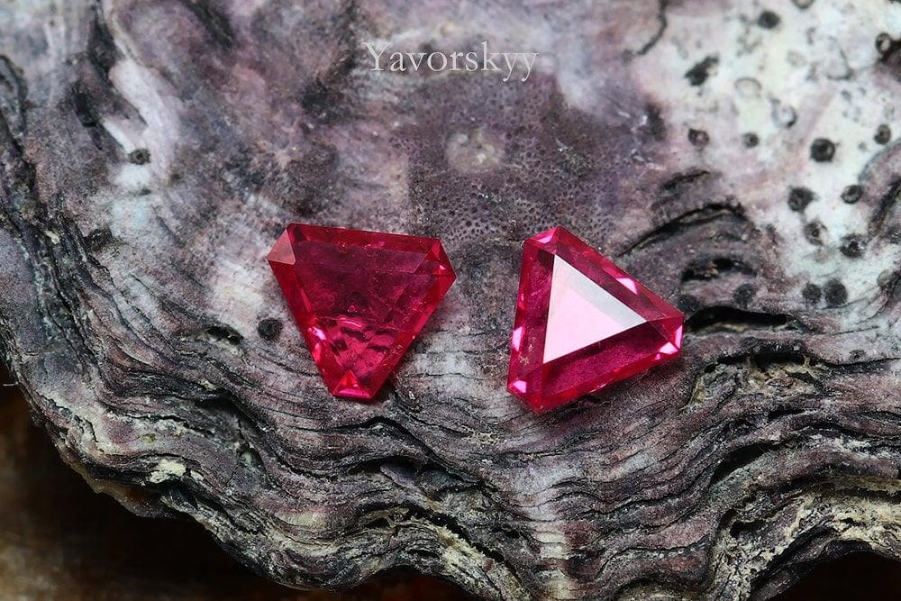 Top view photo of  pinkish-red spinel 0.28 carat pair