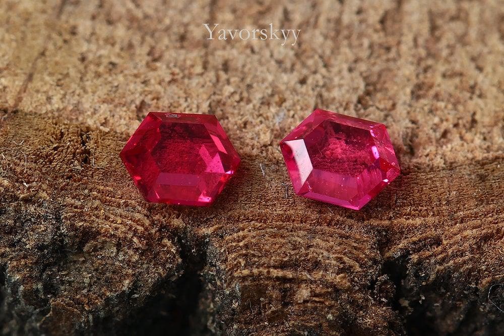 Top view photo of  pinkish-red spinel 0.29 carat pair