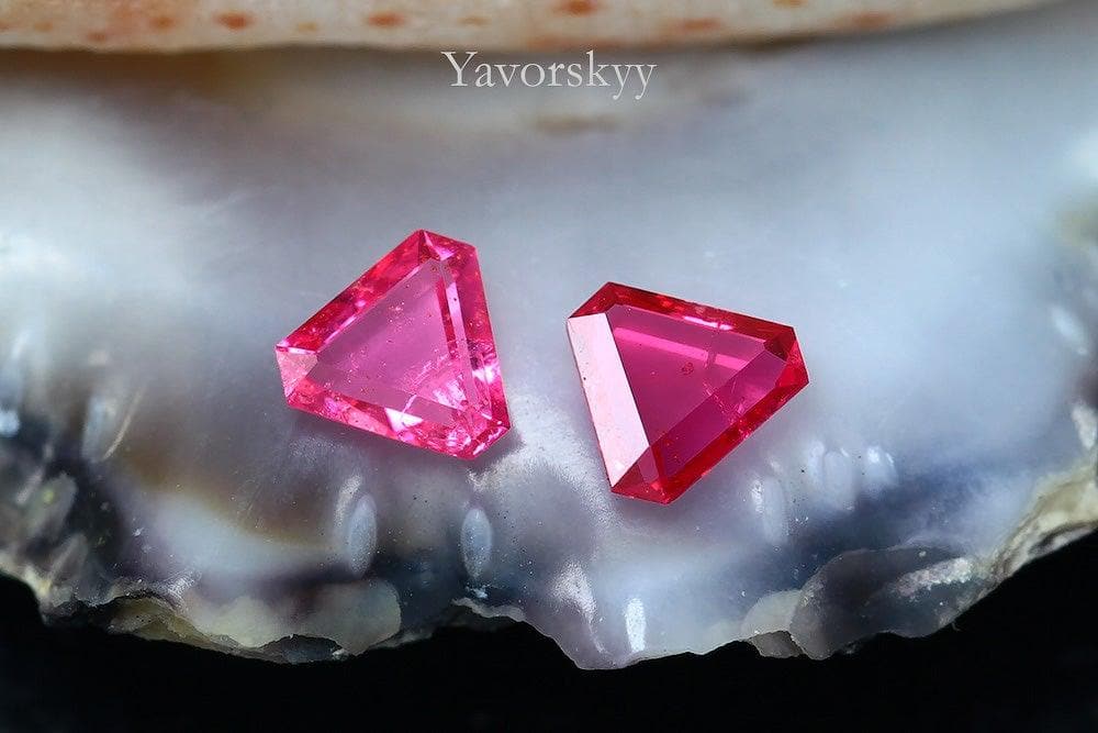 Top view photo of  pinkish-red spinel 0.29 carat pair
