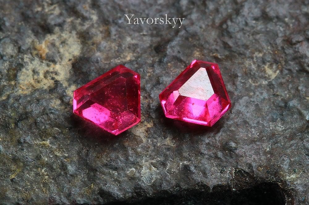 Pinkish-Red Spinel 0.29 ct / 2 pcs - Yavorskyy