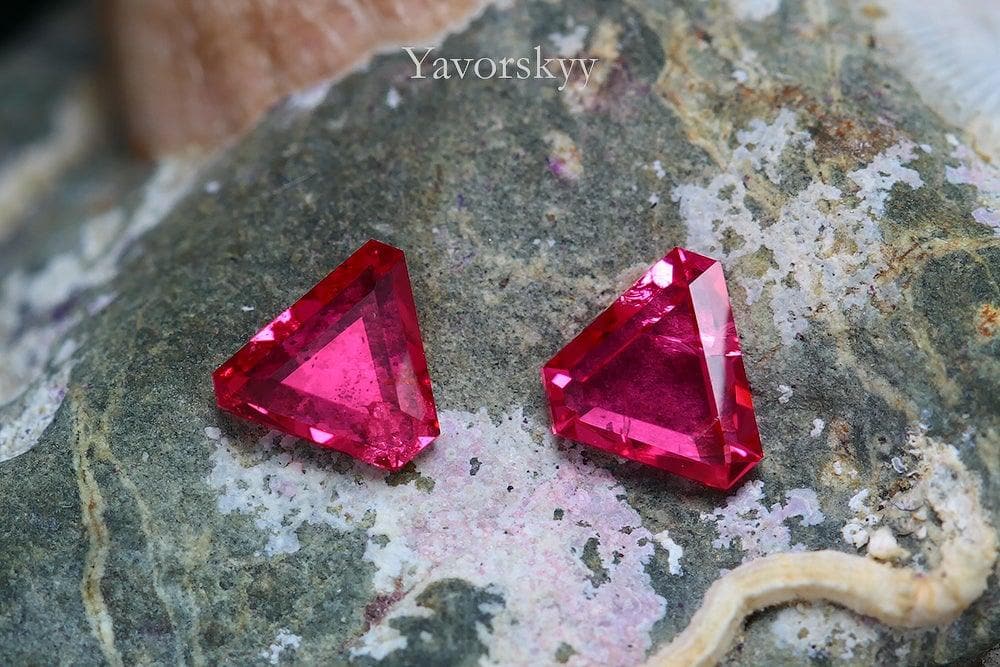 Top view photo of  pinkish-red spinel 0.34 carat pair