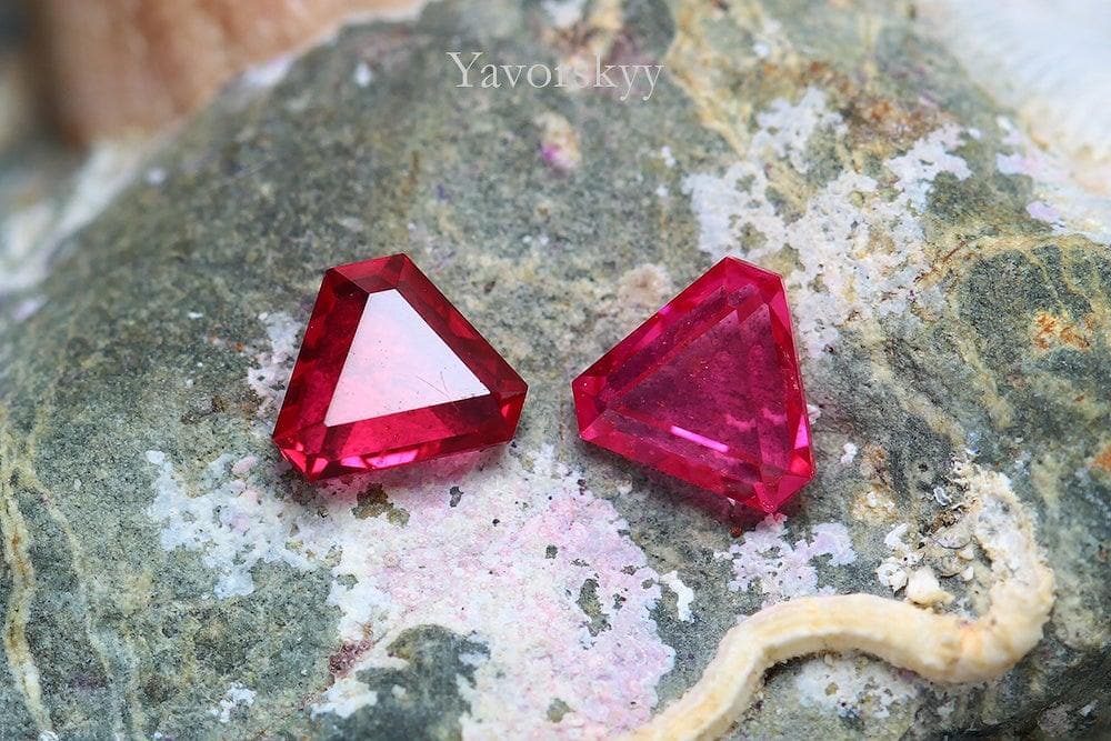 Top view photo of cushion red spinel 0.35 carat pair