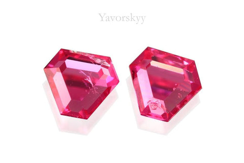 Photo of bottom view of pinkish-red spinel 0.36 ct matched pair