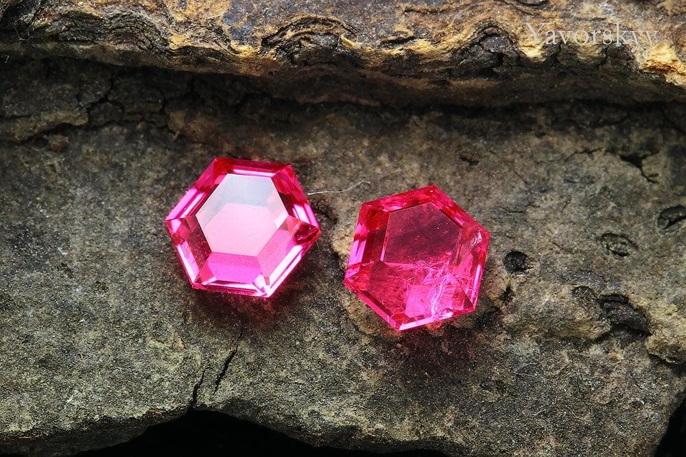 Pinkish-Red Spinel 0.52 ct / 2 pcs - Yavorskyy