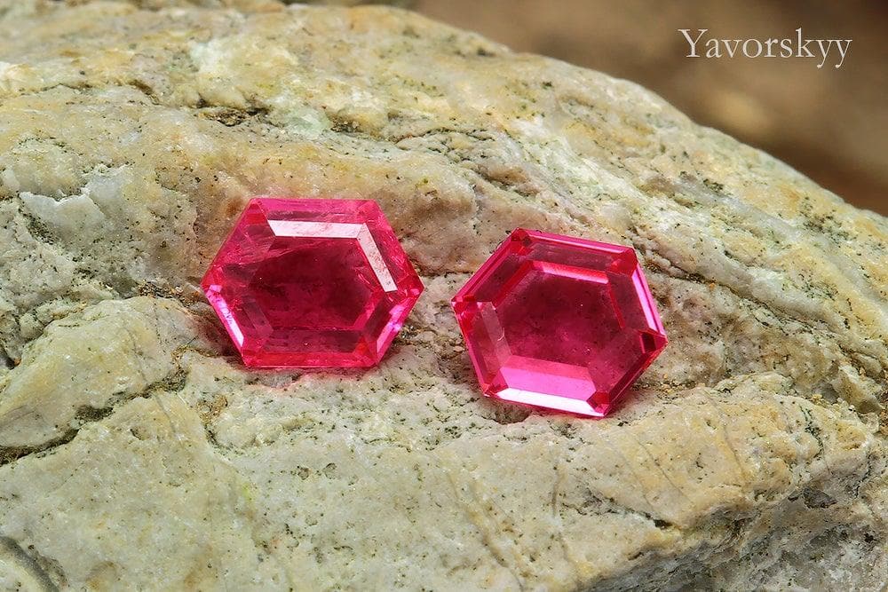 Pinkish-Red Spinel 0.56 ct / 2 pcs - Yavorskyy