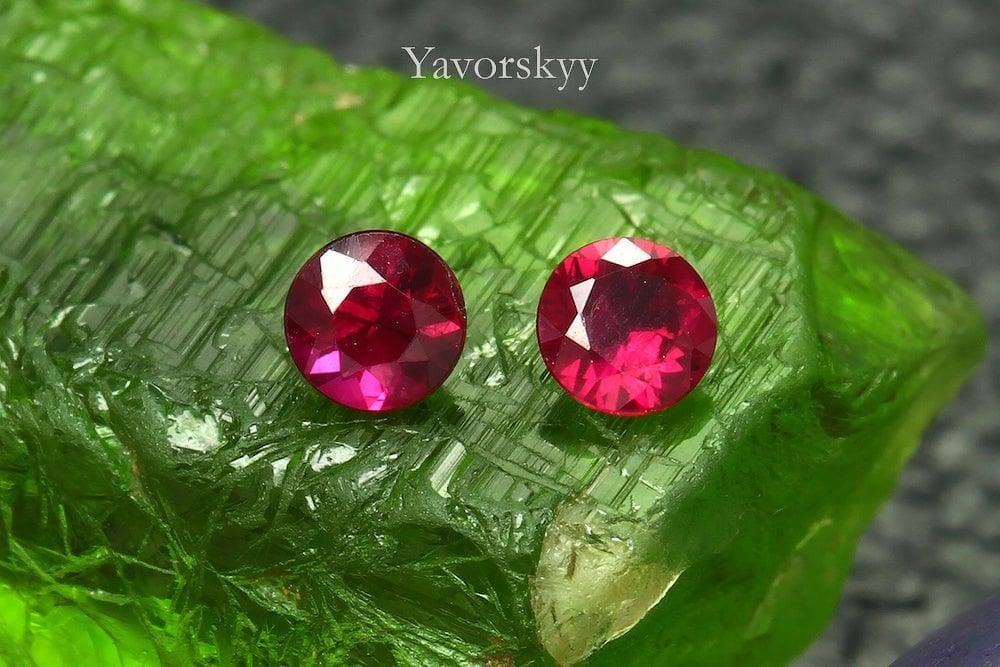 Picture of top view of ruby 0.19 ct pair