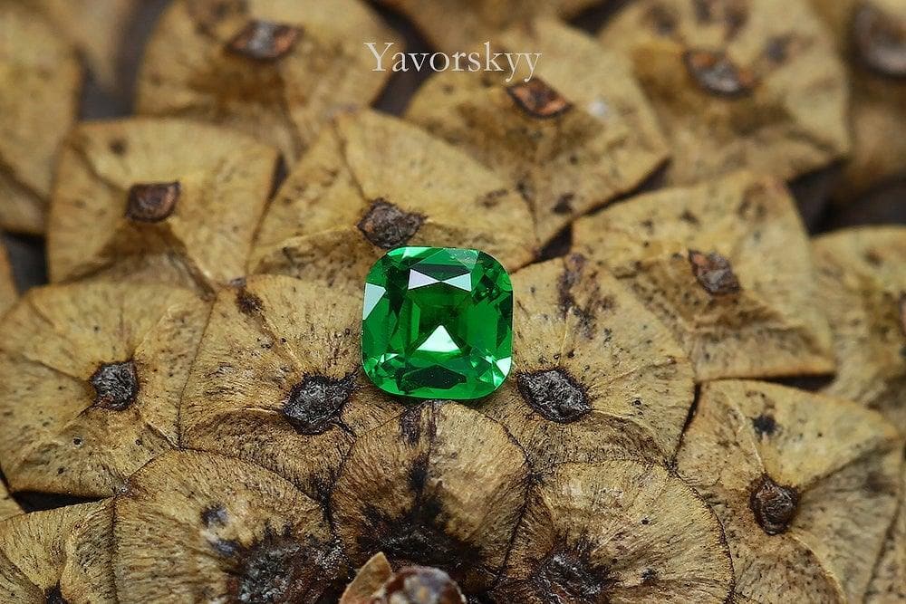 A photo of tsavorite 0.12 ct front view