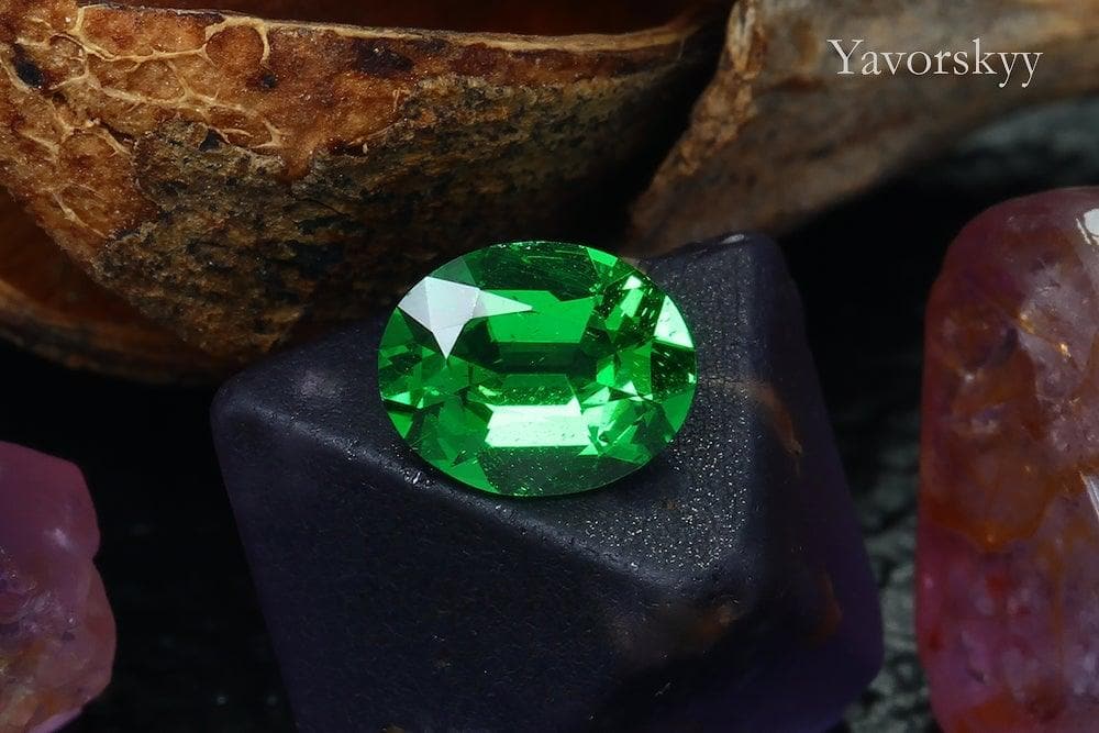Tsavorite oval shape 0.25 ct front view image