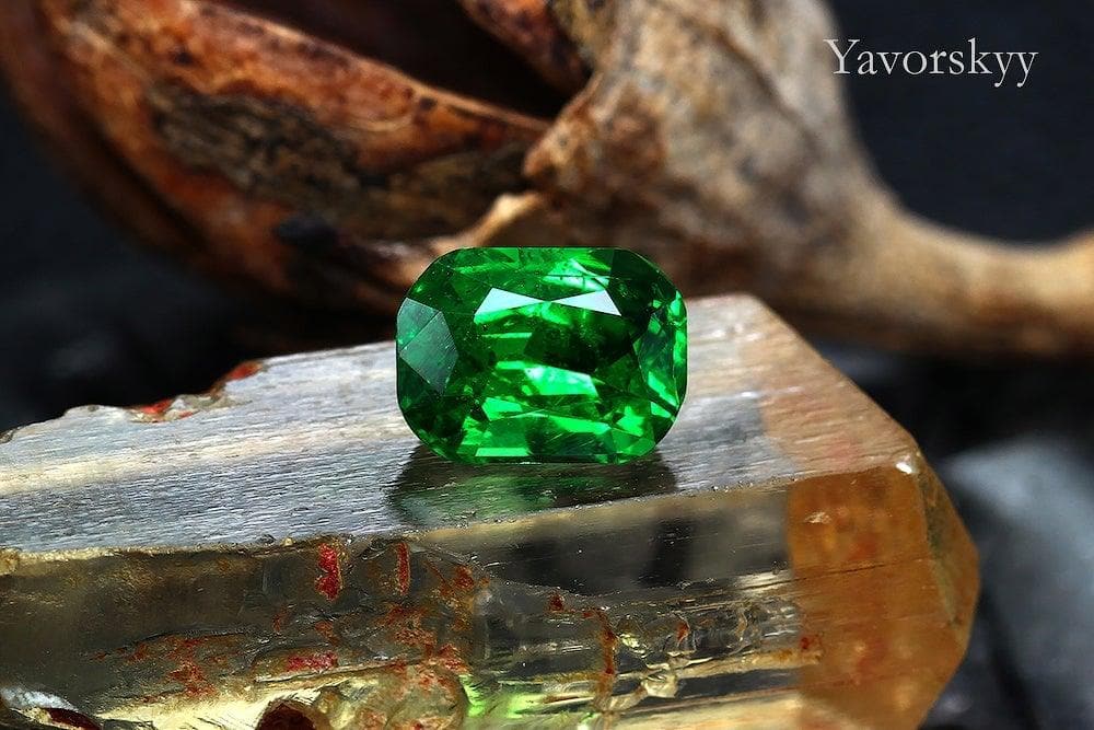 A front view photo of 1.05 ct tsavorite cushion