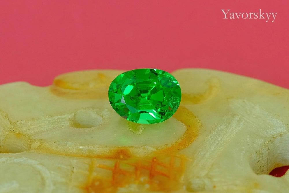 The photo of tsavorite 1.23 cts front view