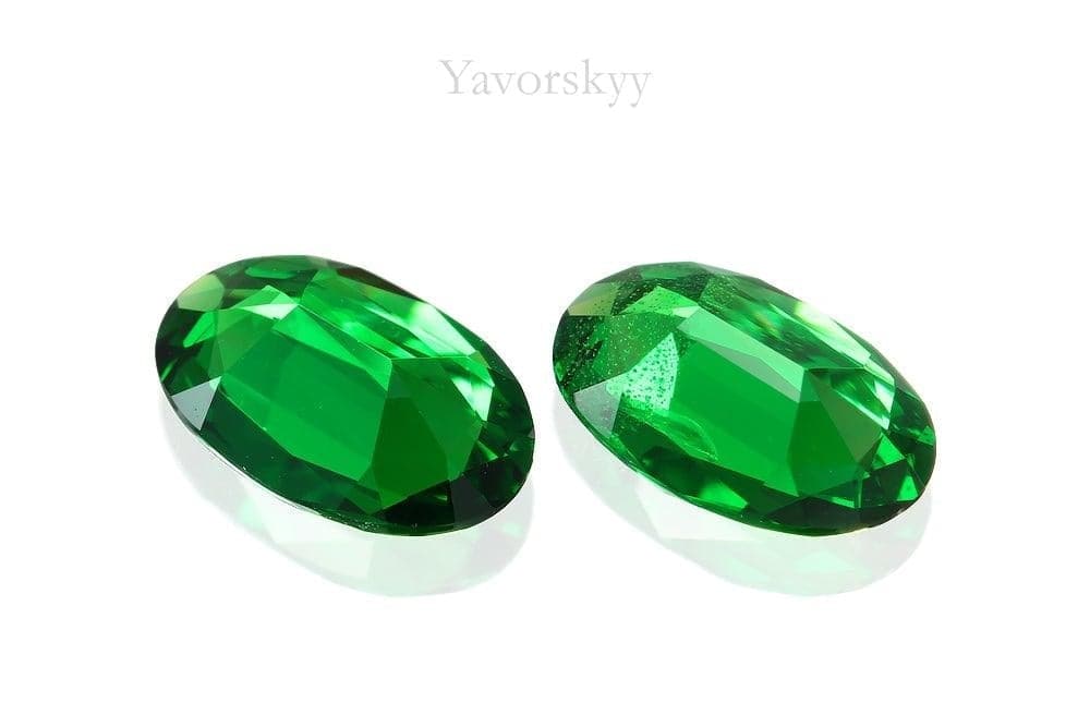 Pair of tsavorite oval 1.6 carats back side picture