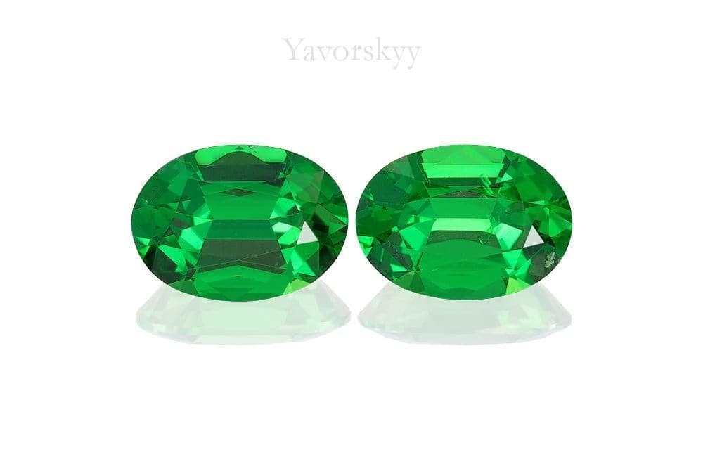 Top view image of oval tsavorite 1.62 cts pair