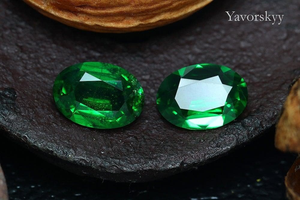 Top view picture of matched pair tsavorite 1.95 carats