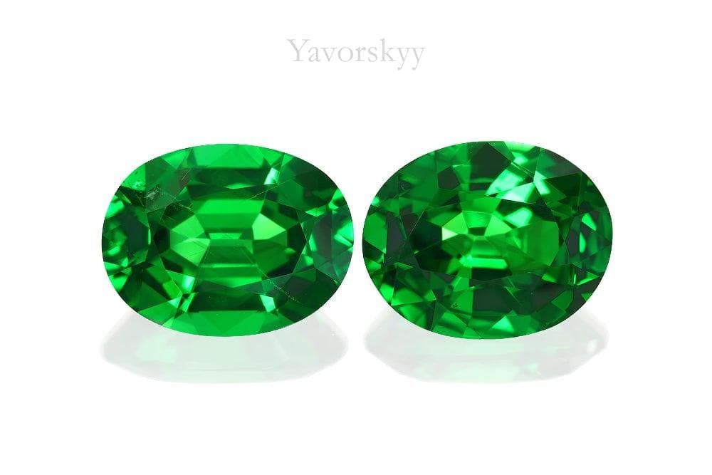 Top view photo of oval tsavorite 6.23 carats pair