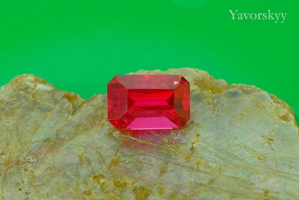 Octagonal red spinel