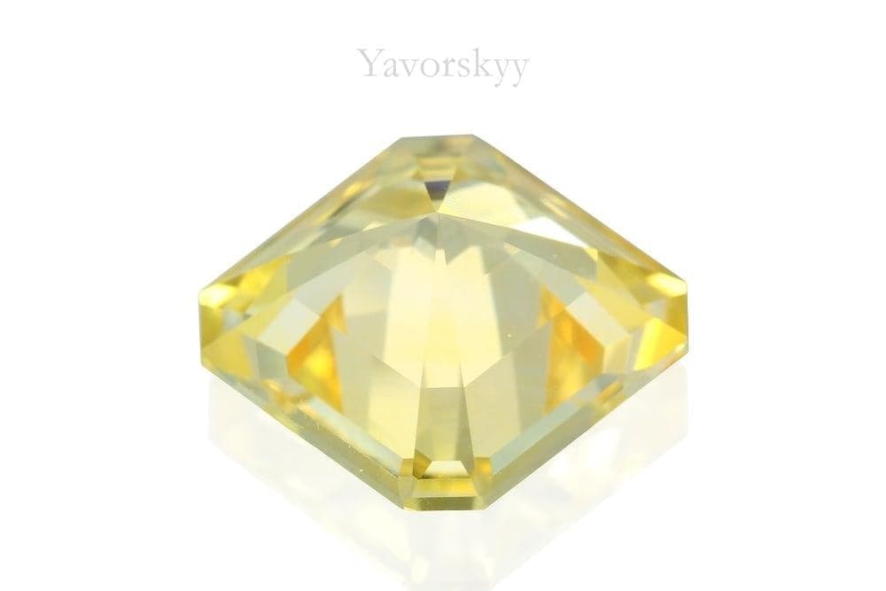 Picture of pretty yellow sapphire 7.74 carats