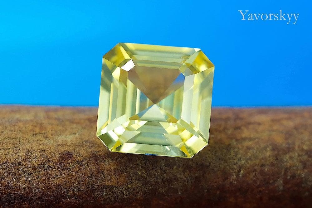 Image of yellow sapphire 7.74 carats top view